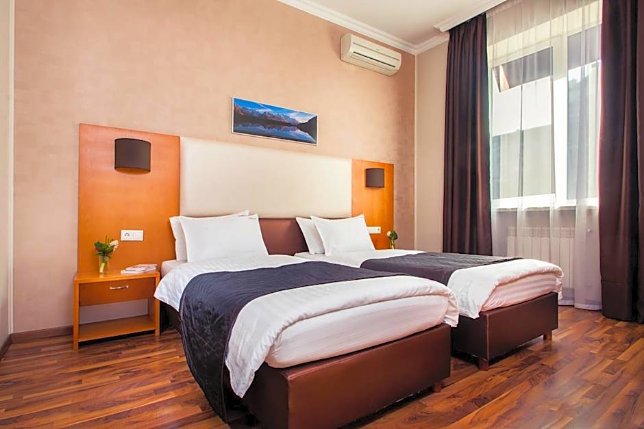 Greguar Hotel by UHM