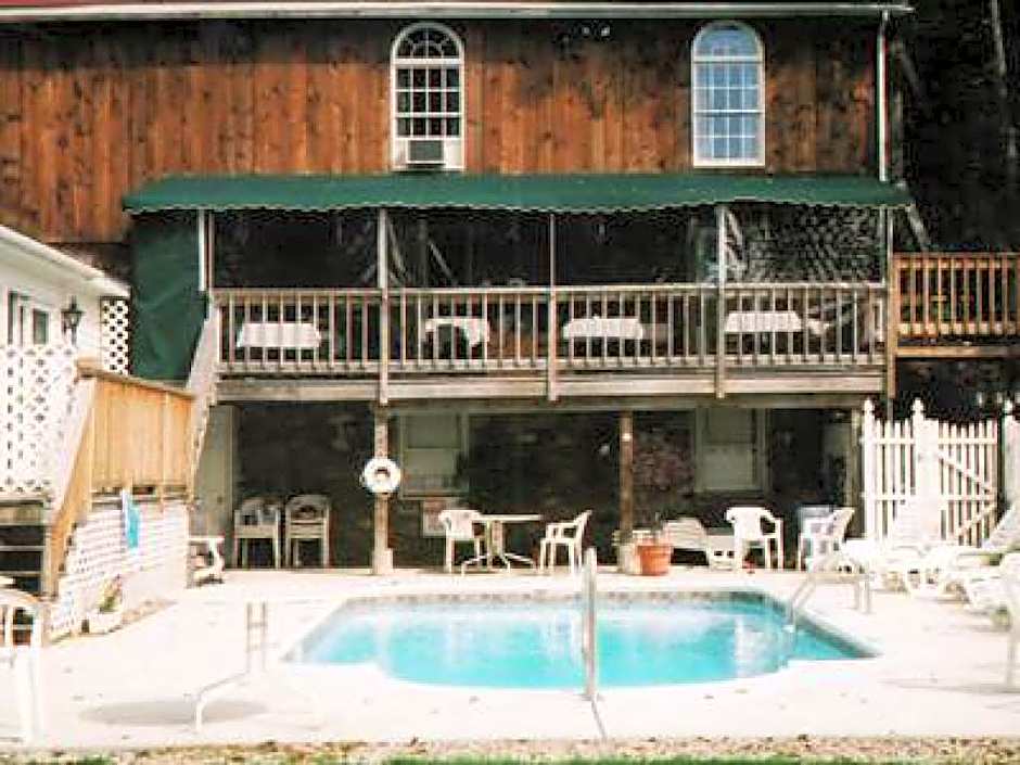 Sturbridge Country Inn