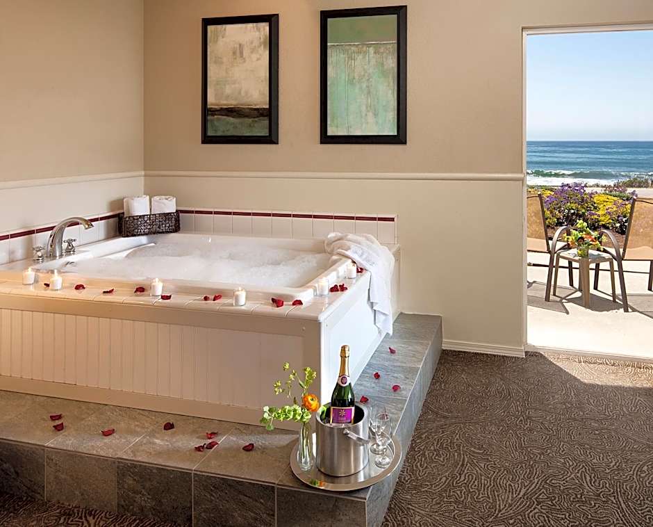 Cambria Landing Inn and Suites