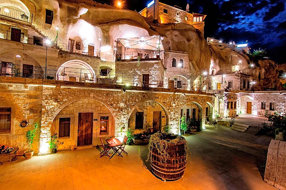 Hera Cave Suites