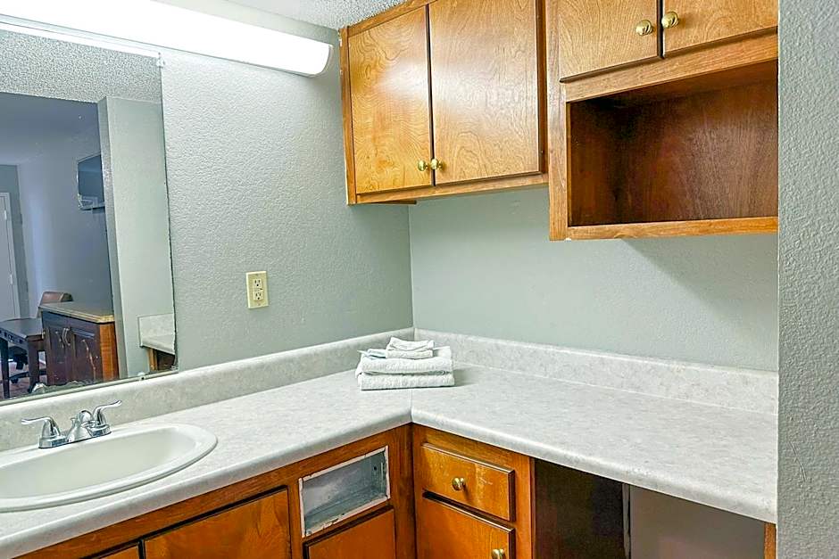 Hahira Inn By OYO near Valdosta