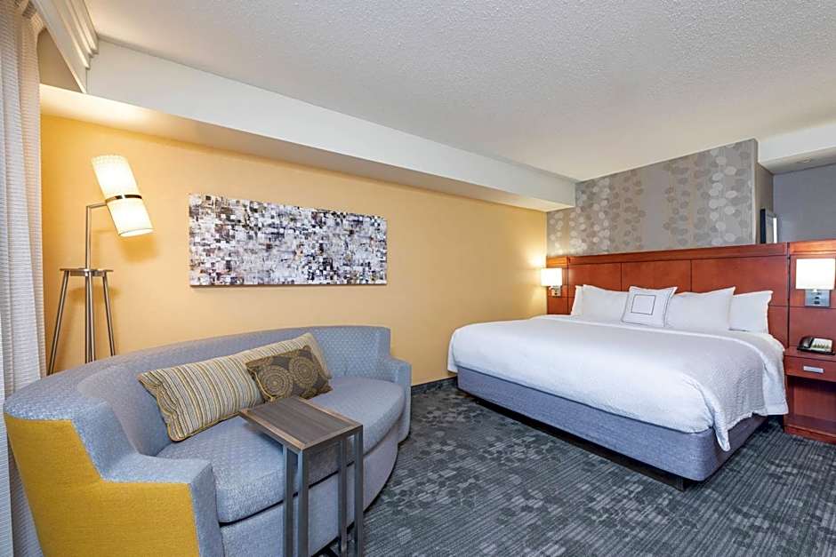 Courtyard by Marriott Milwaukee Airport
