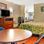 Econo Lodge Inn & Suites Forest