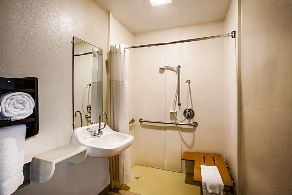 La Quinta by Wyndham Carlsbad - Legoland Area