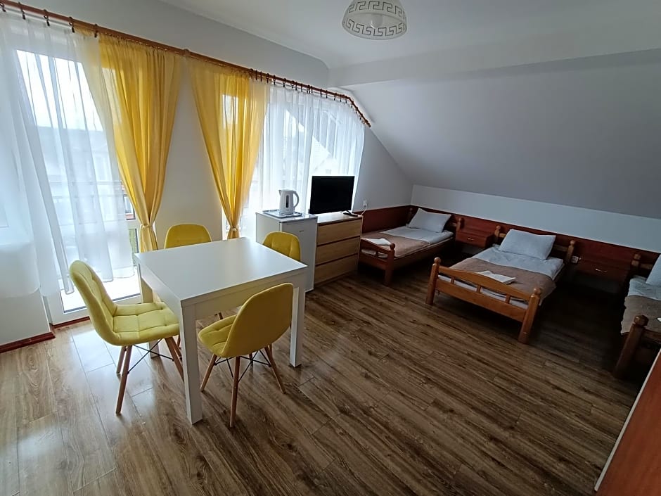 Pokoje Gościnne u MARCINA- sala zabaw, basen, melex, rowery, grill, mini dmuchaniec