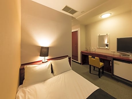 Single Room - Non-Smoking - Breakfast Included