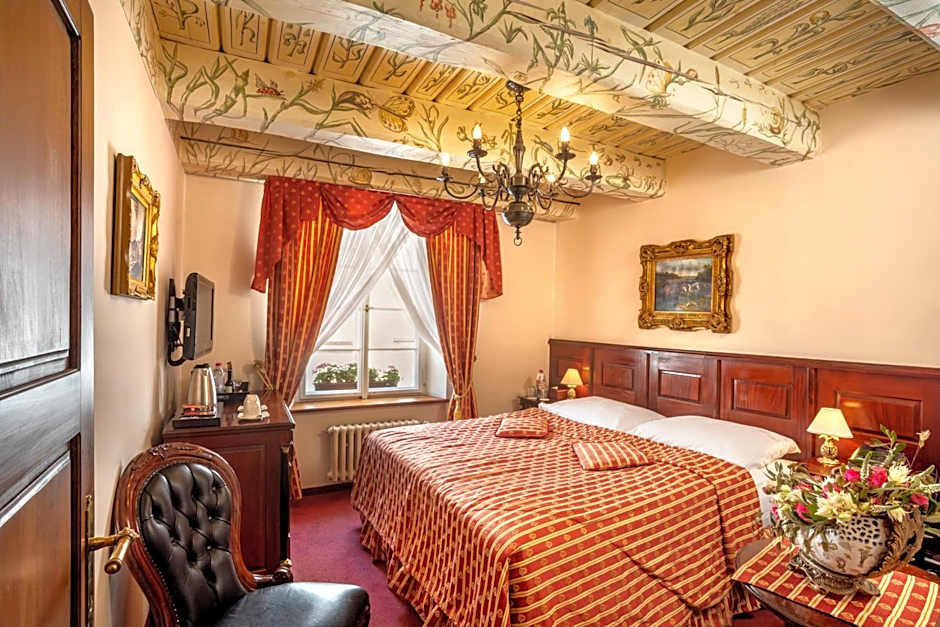 Photo 1 of 50 of Hotel U ZlatÃ©ho Stromu Prague by BHG
