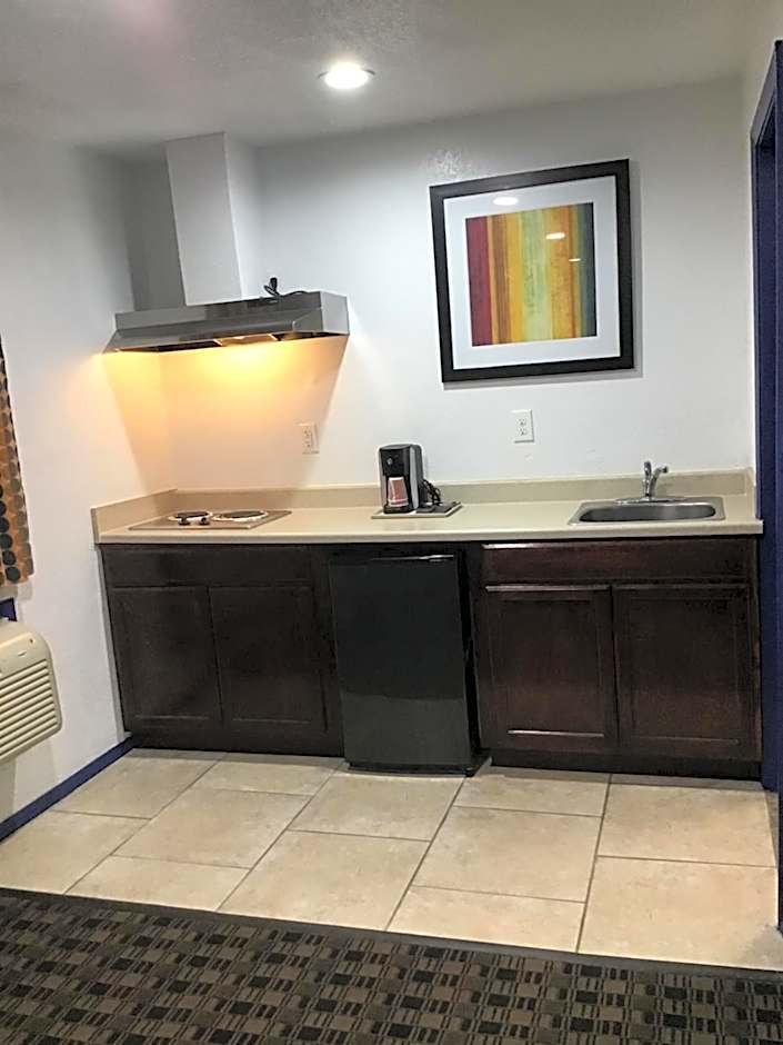 Budget Inn & Suites