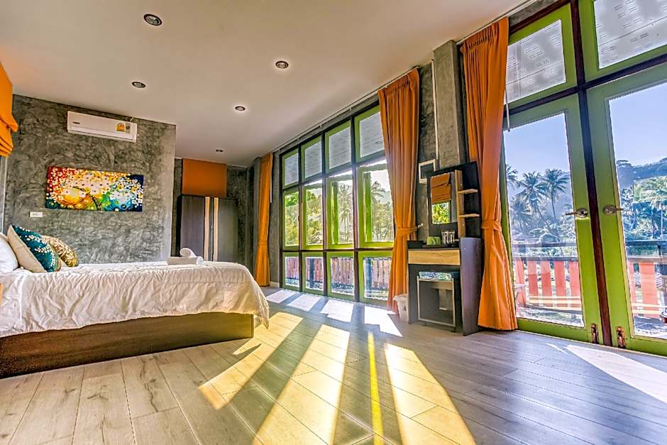 Tonmai Suites