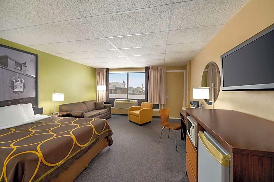 Super 8 by Wyndham Hearst ON