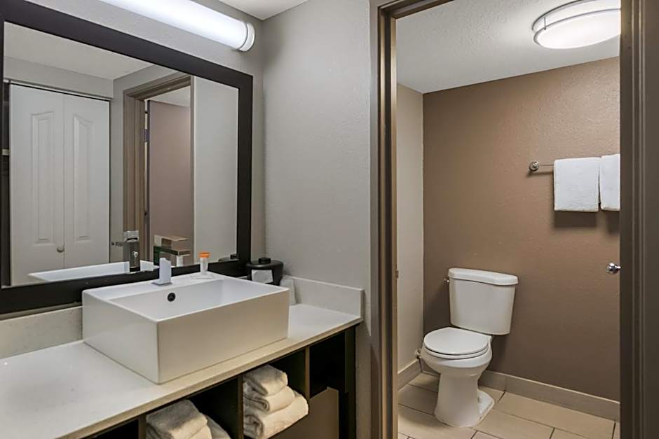 Red Roof PLUS+ & Suites Knoxville West-Cedar Bluff