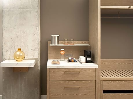 Double Room with Two Double Beds and Tub - Mobility Access