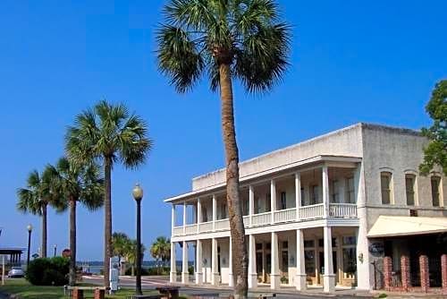 Riverview Hotel