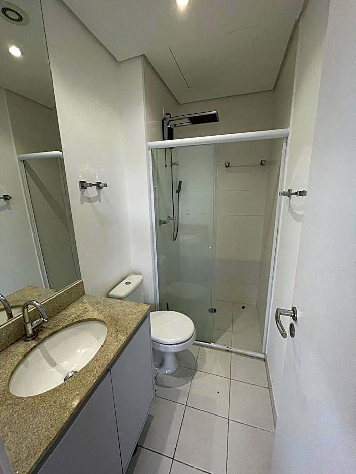 Vista Mar Unlimited Frente Mar Ar Condicionado Garagem Arrumação Andar Alto e piscina aquecida, sauna e muito mais!