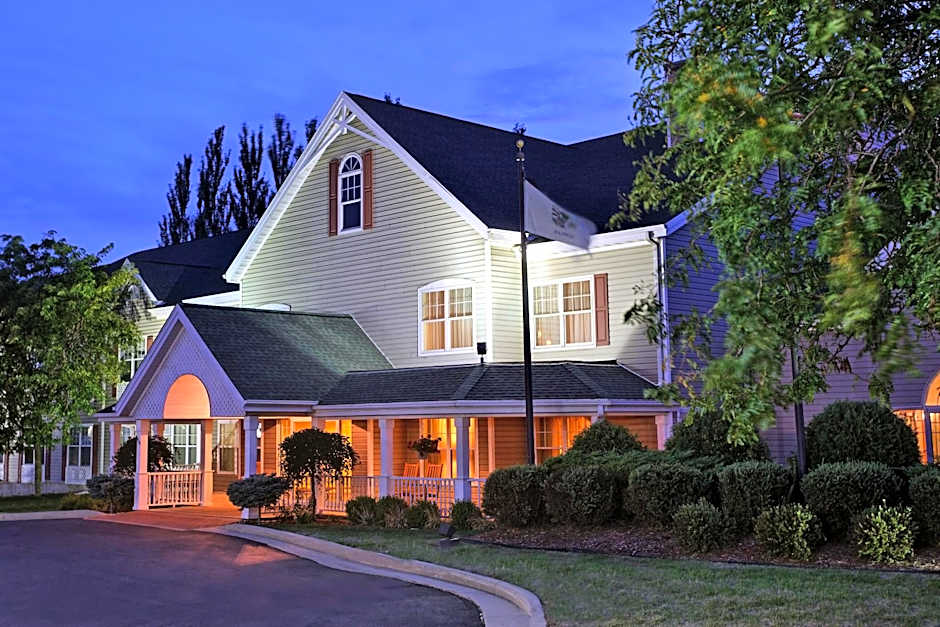 Country Inn & Suites by Radisson, Freeport, IL