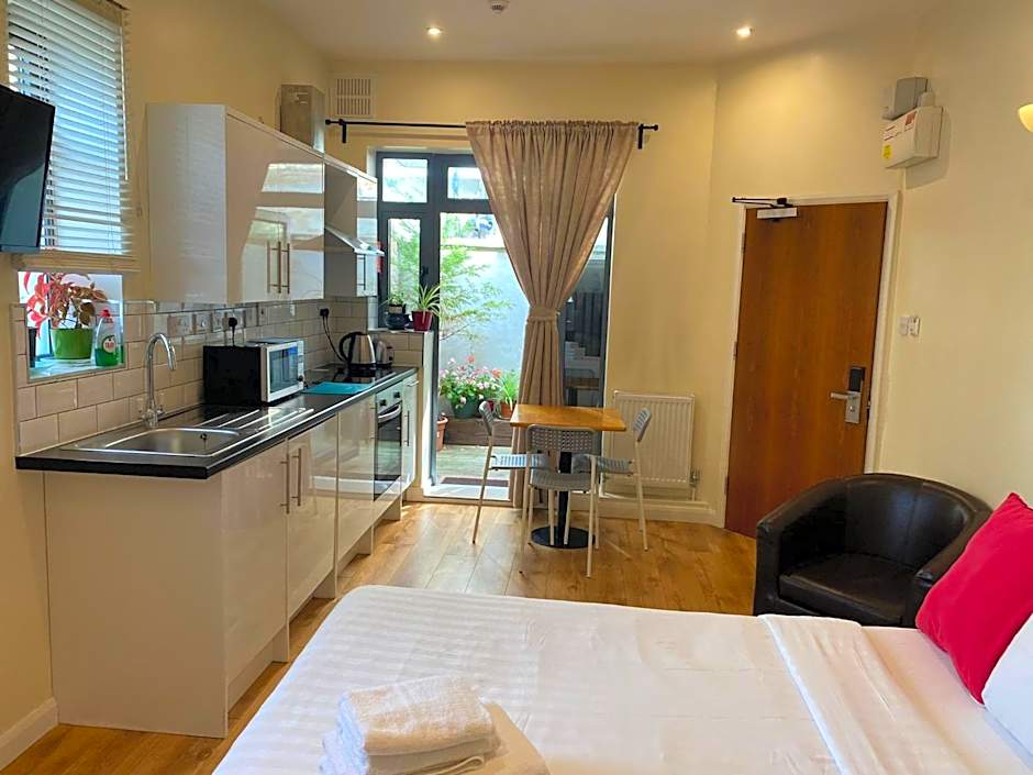 Lyall Apartment Hotel