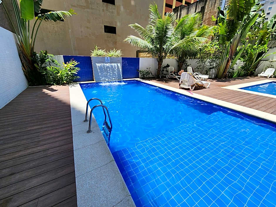 Lindo Flat Capitania Varam , WI FI , 2 aparelhos de ar condicionado , serviço de praia , enorme sacada com vista ao mar e telas de proteção para as crianças , 3 piscinas
