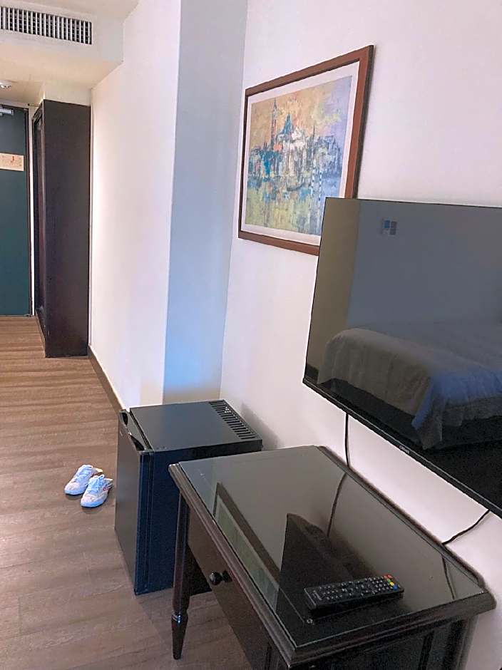 Metro Hotel