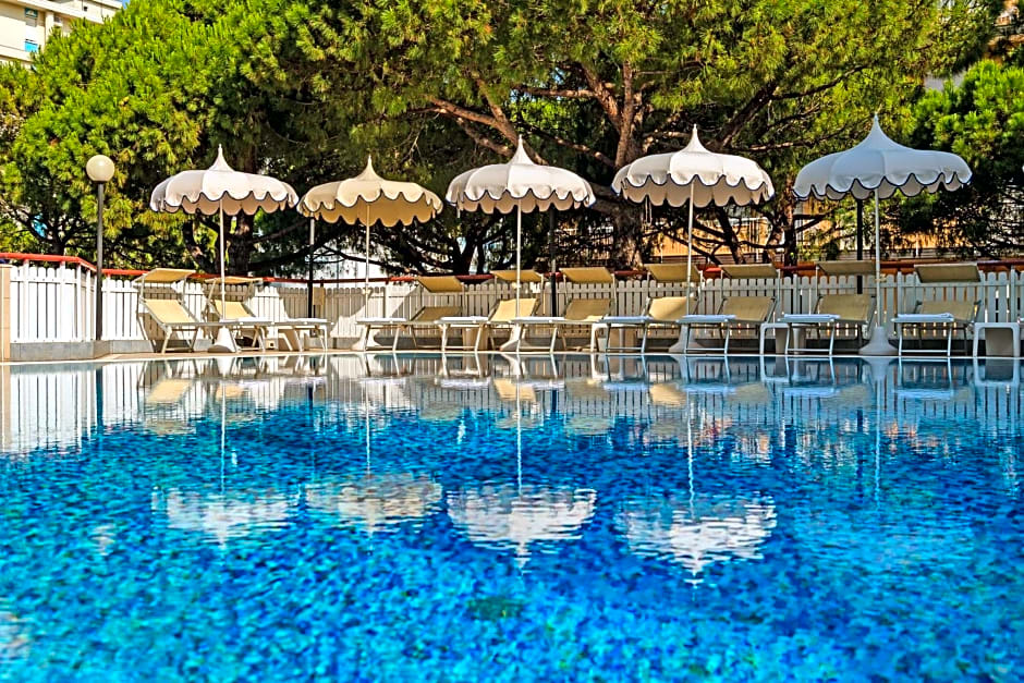 Salus Smart & Chic Hotel