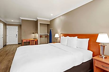 King Room - Accessible/Non-Smoking