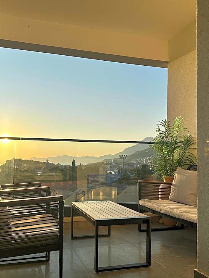 Uzelac Apartment - Pool & Sea View in Makarska