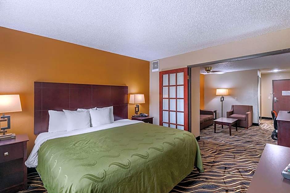 Quality Suites Addison-Dallas