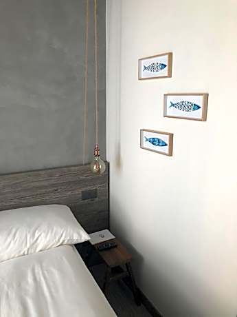 Budget Single Mansard Room