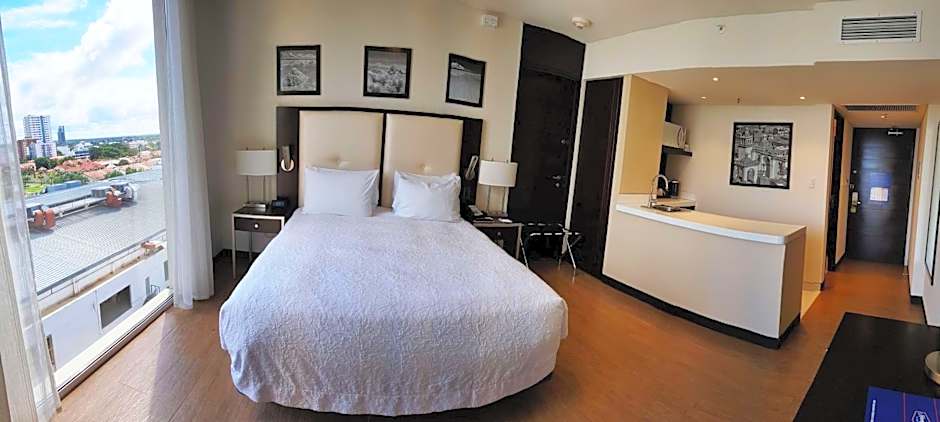 Hampton Inn By Hilton Santa Cruz Equipetrol