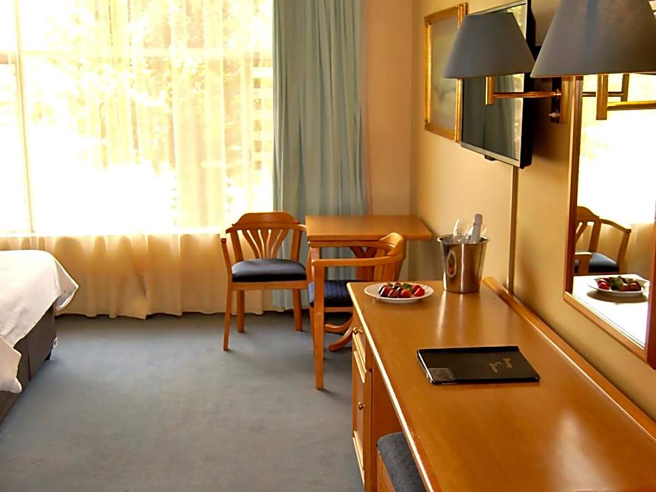 Safari Hotel & Convention Centre