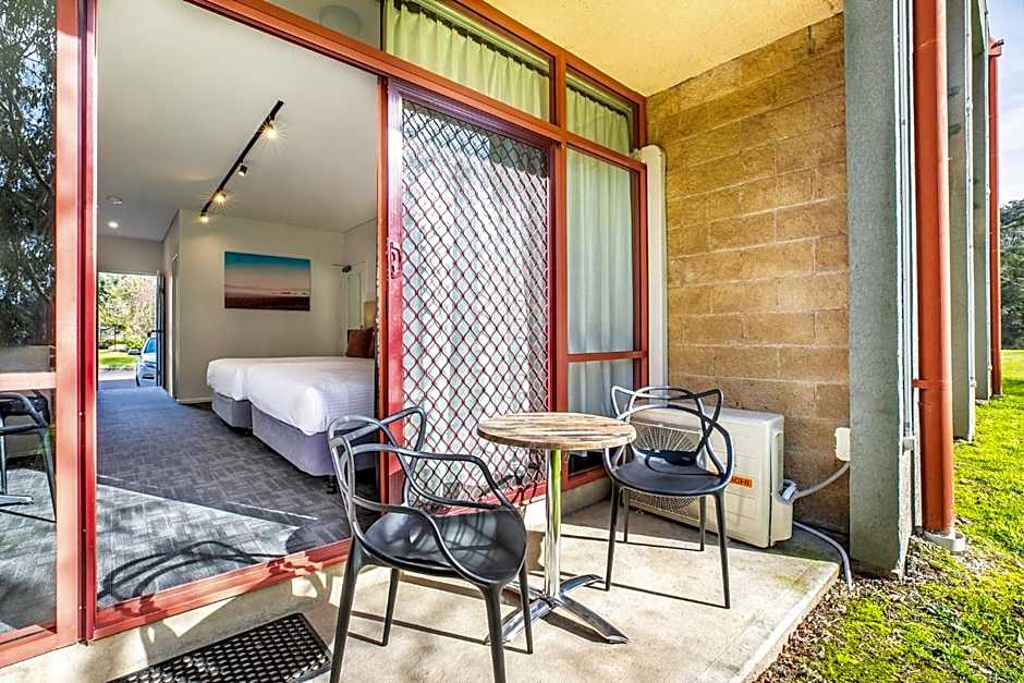 Nightcap at York on Lilydale