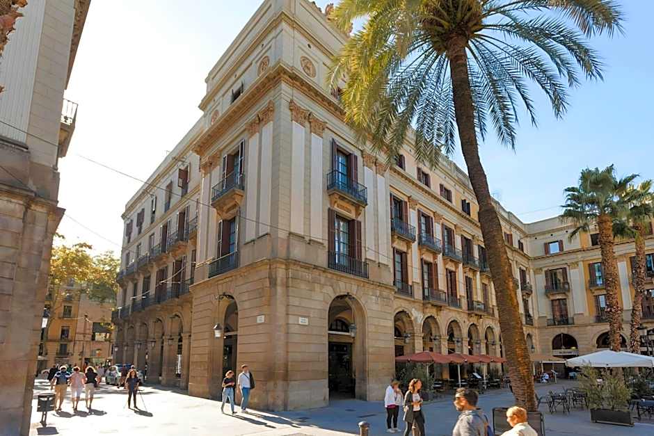 DO Plaça Reial powered by Sonder