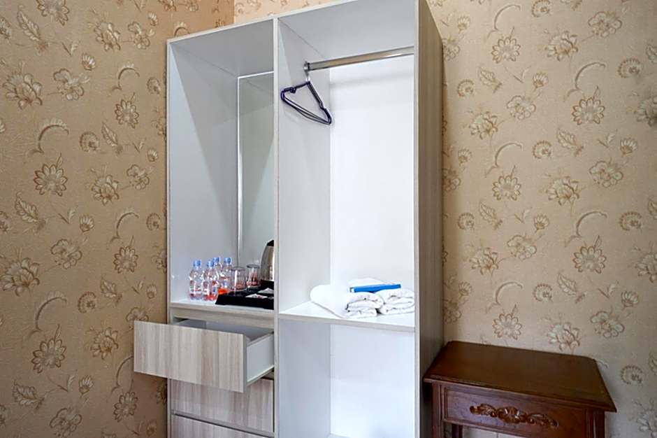 RedDoorz @ Jalan Majapahit Semarang