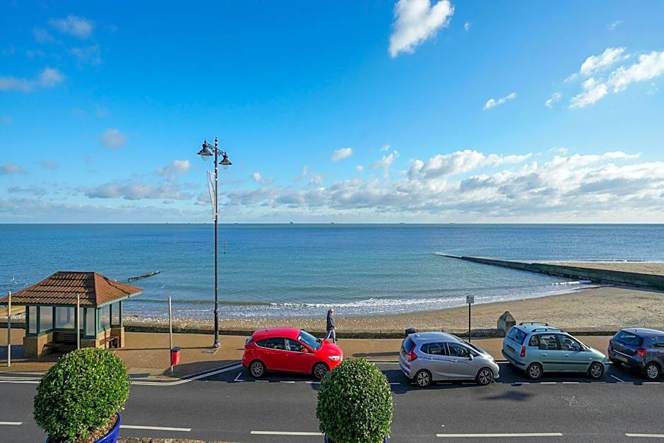 OYO Shanklin Beach Hotel
