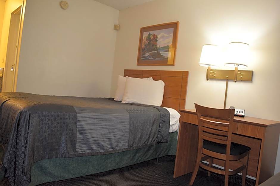 Value Inn - Livonia