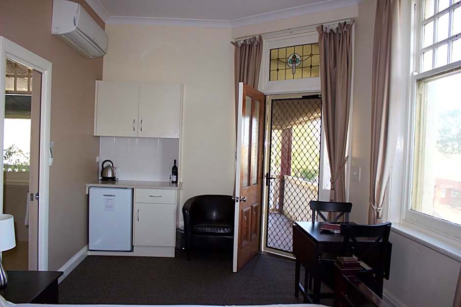 Balcony On Sixth Lodge