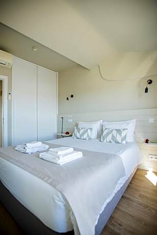 One-Bedroom Apartment with Sea View