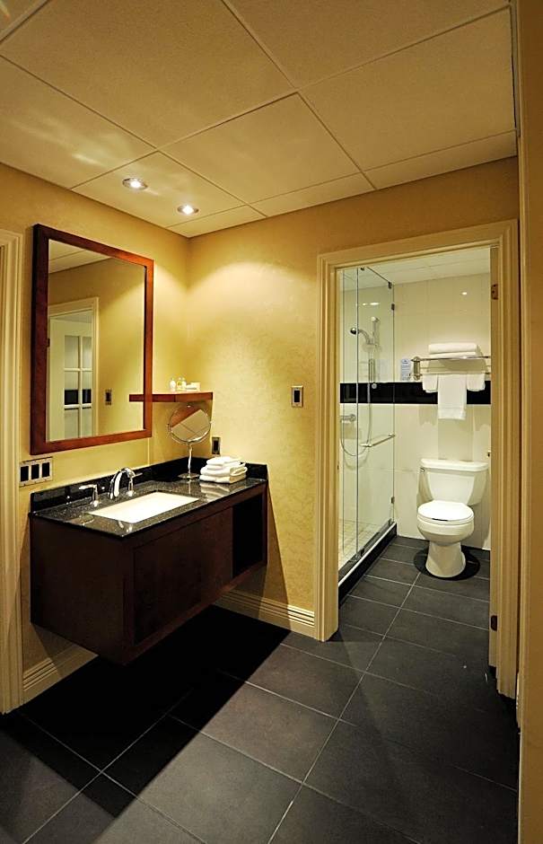 Hotel & Suites Le Dauphin Drummondville