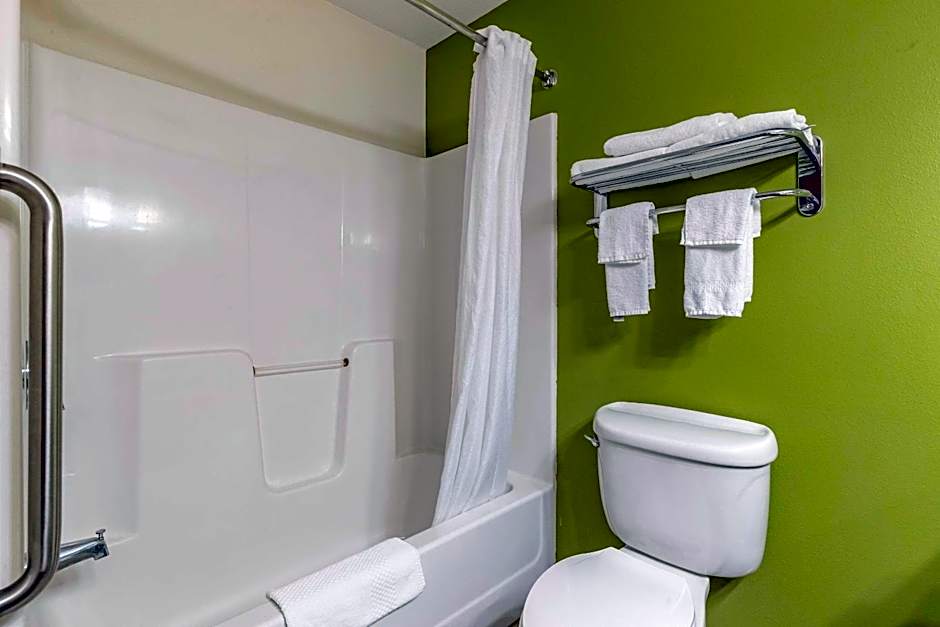Sleep Inn & Suites Pleasant Hill - Des Moines
