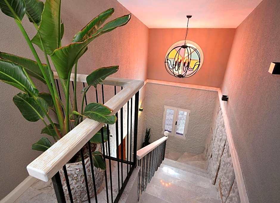 Selavi Hotel