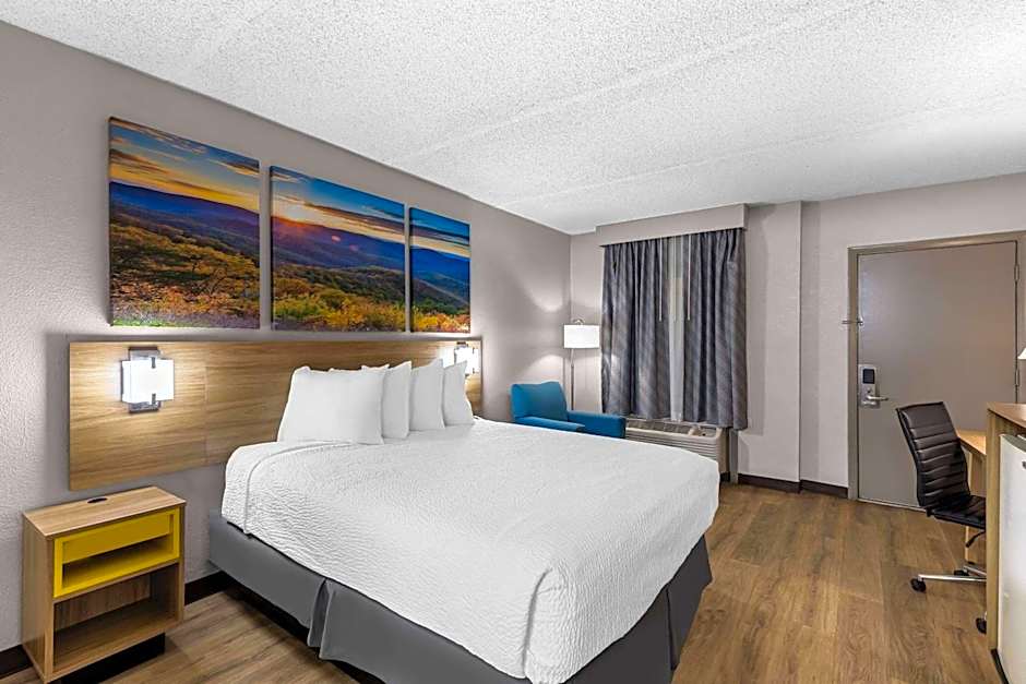 Days Inn by Wyndham Clayton
