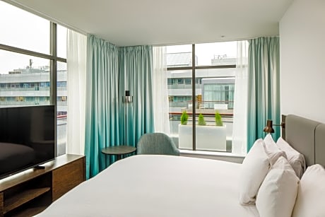 Premium Super King Room with Balcony - High-Floor 