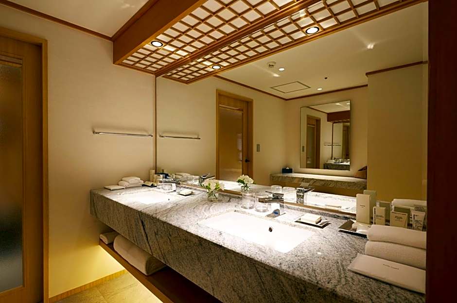 Photo 1 of 6 of Suite