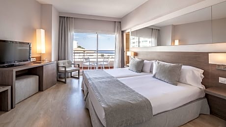 DOUBLE ROOM (1 AD + 1 CH)