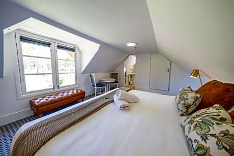 Loft Style King Room with Garden View