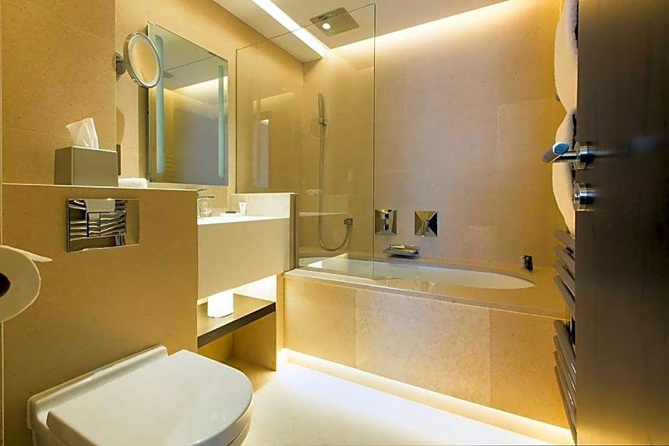 One Warwick Park Hotel