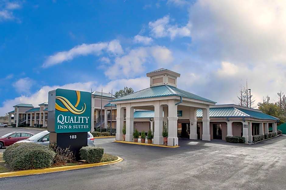 Quality Inn & Suites Clinton - Jackson West