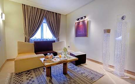 Deluxe Suite with Spa Bath