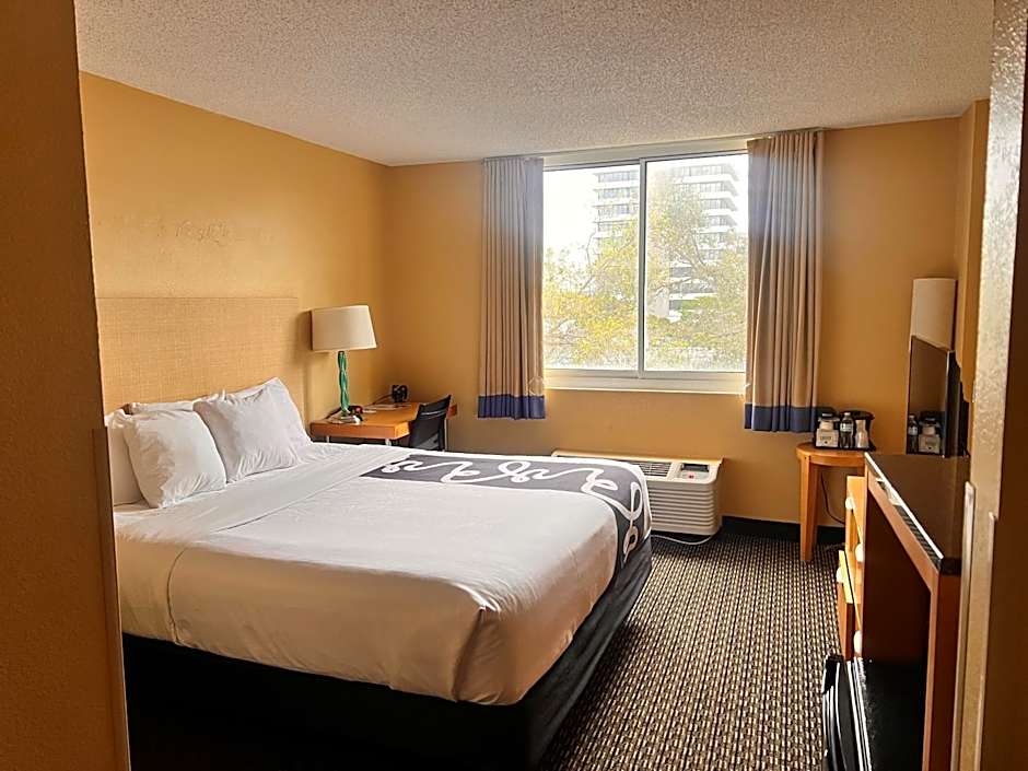 La Quinta Inn & Suites by Wyndham West Palm Beach Airport