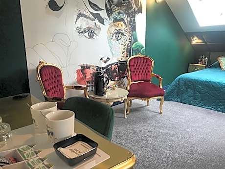 Junior Suite-Luxury-Ensuite