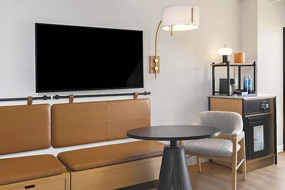 Photo 1 sur 3 de 1 Bedroom 1 King Bed Suite